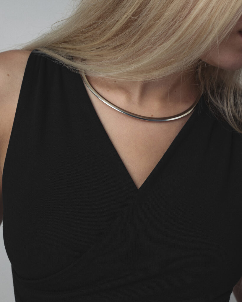 Black Yana V Top
