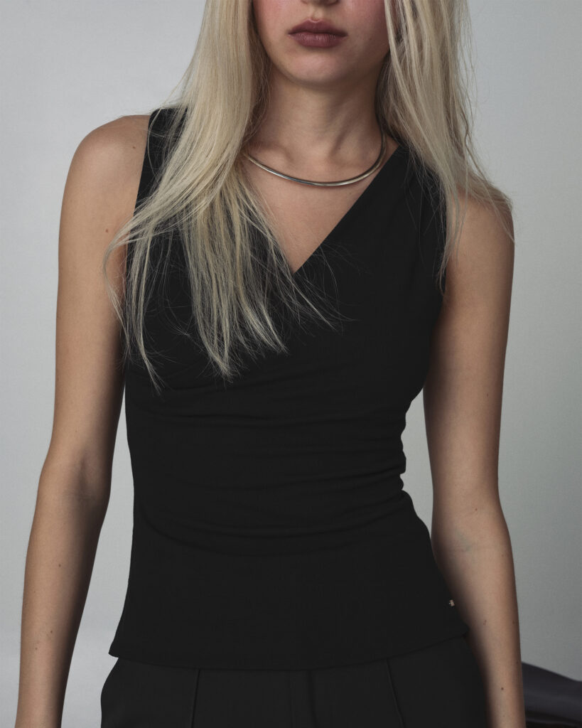 Black Yana V Top