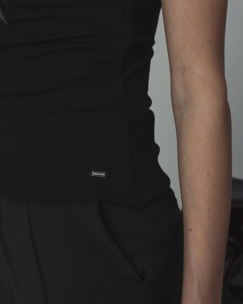 Black Yana V Top